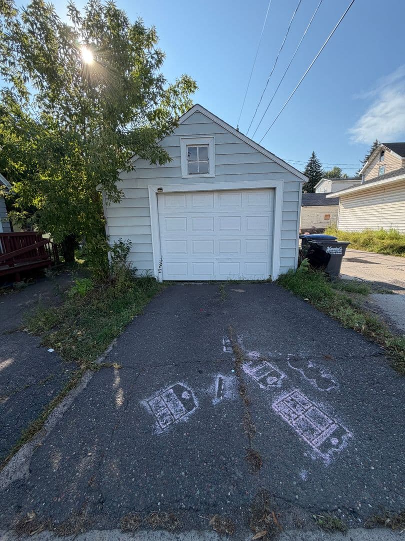 Duluth House: 3151 Vernon St