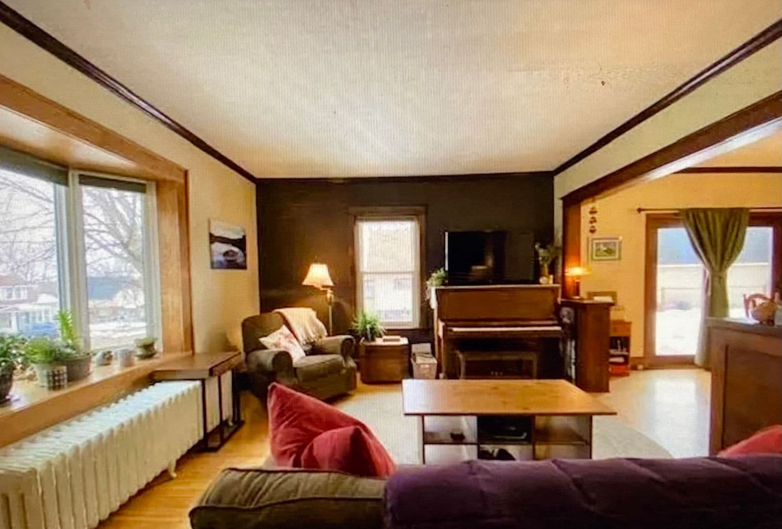 Duluth House: 123 East Winona Street