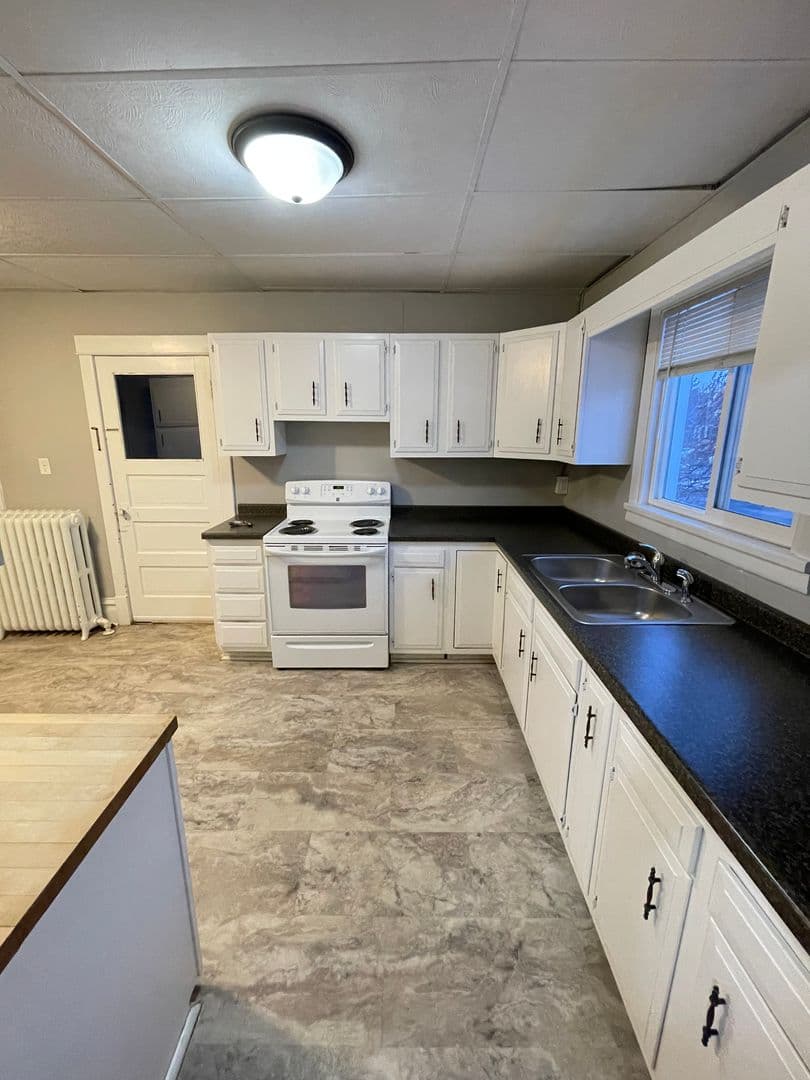 Superior House: 1205 Belknap St