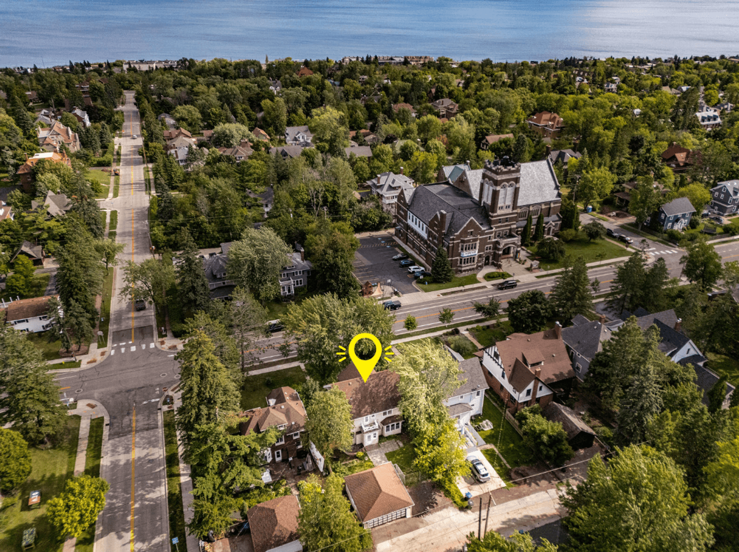 Duluth House: 2327 E 4th St