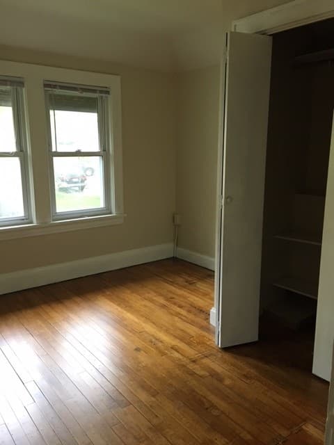 Duluth House: 923 E 8th Street