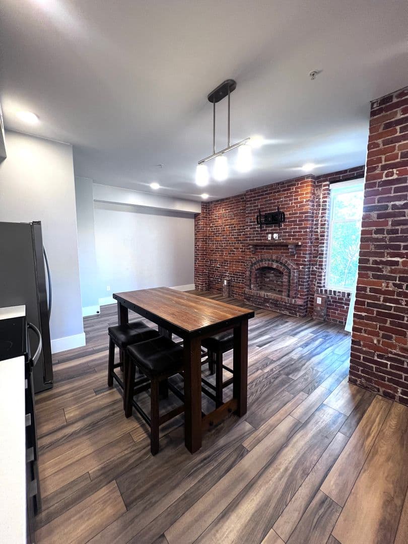Duluth Apartment: 1509 E Superior Street