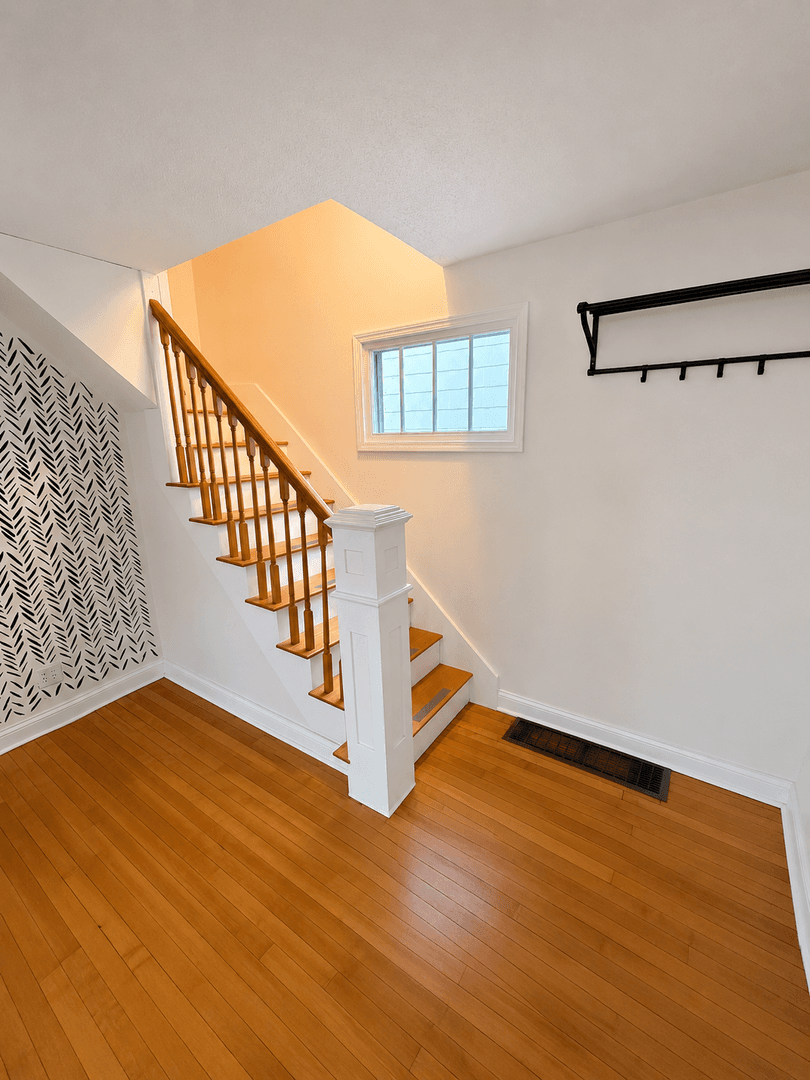 Duluth House: 1310 E 10th St