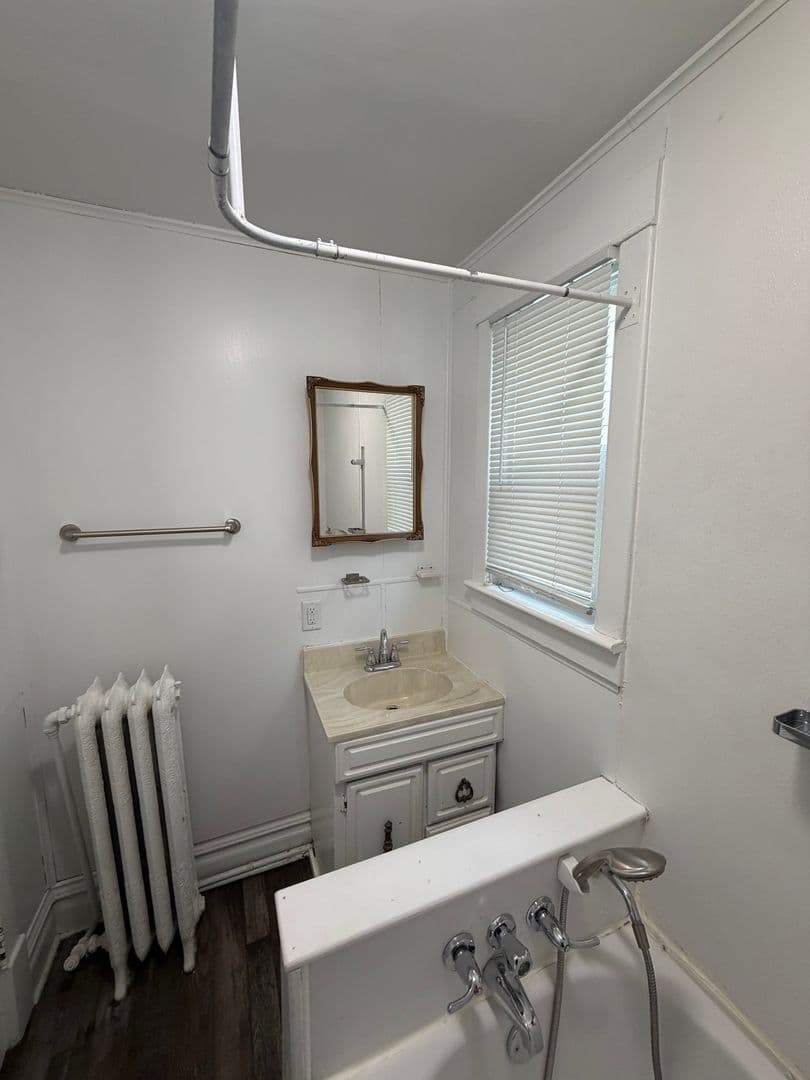 Superior House: 1205 Belknap St