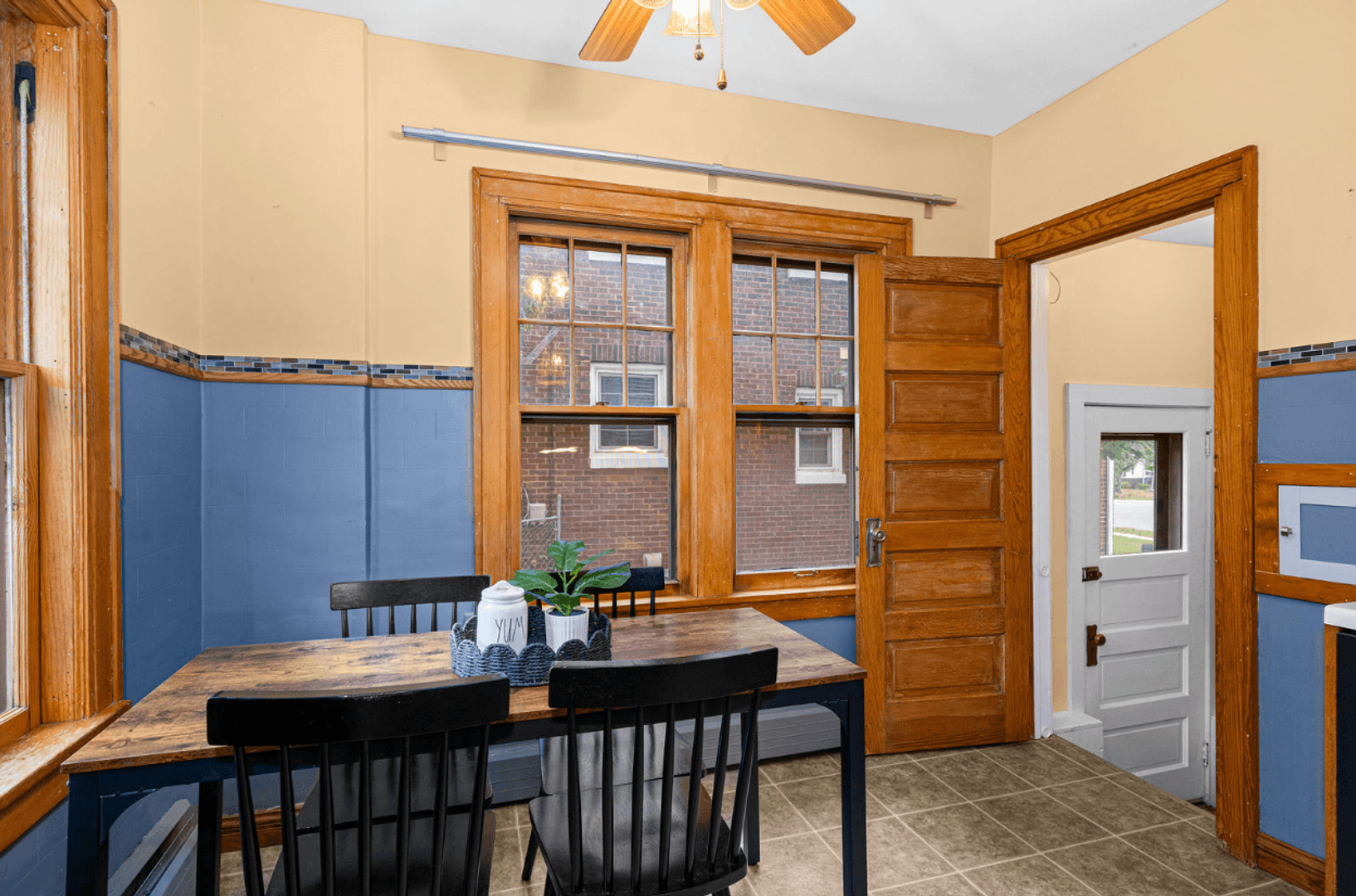 Duluth House: 2327 E 4th St
