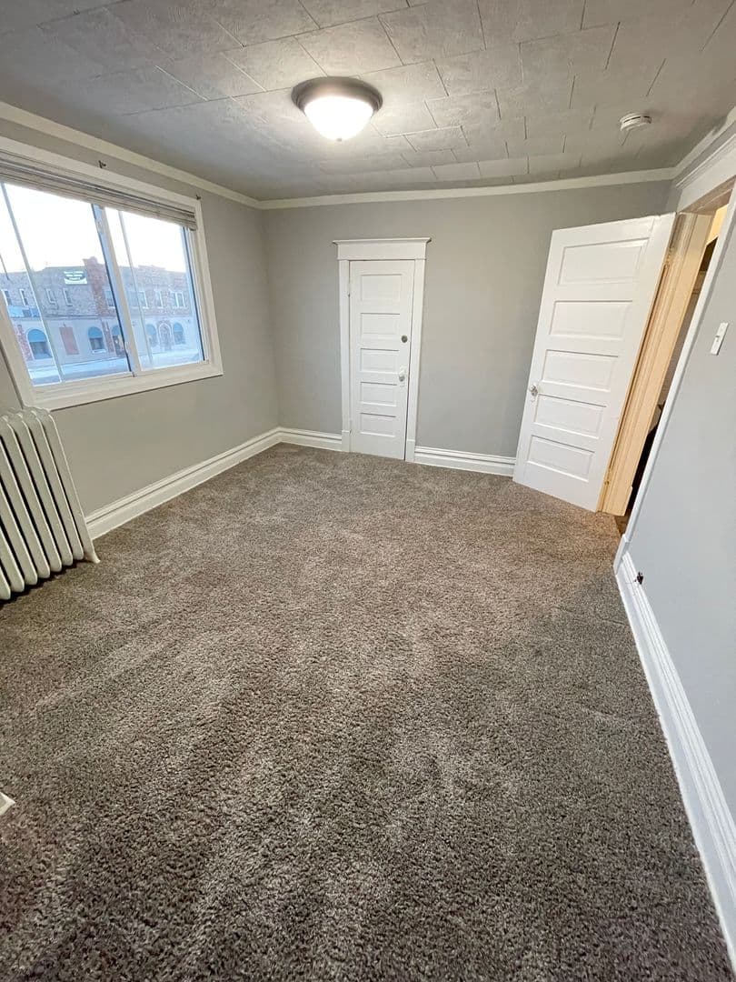 Superior House: 1205 Belknap St