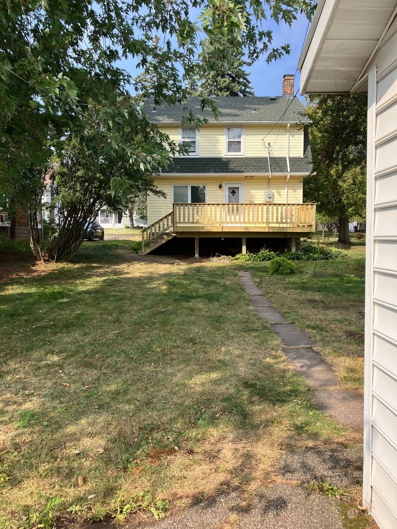 Duluth House: 226 W Kent Road