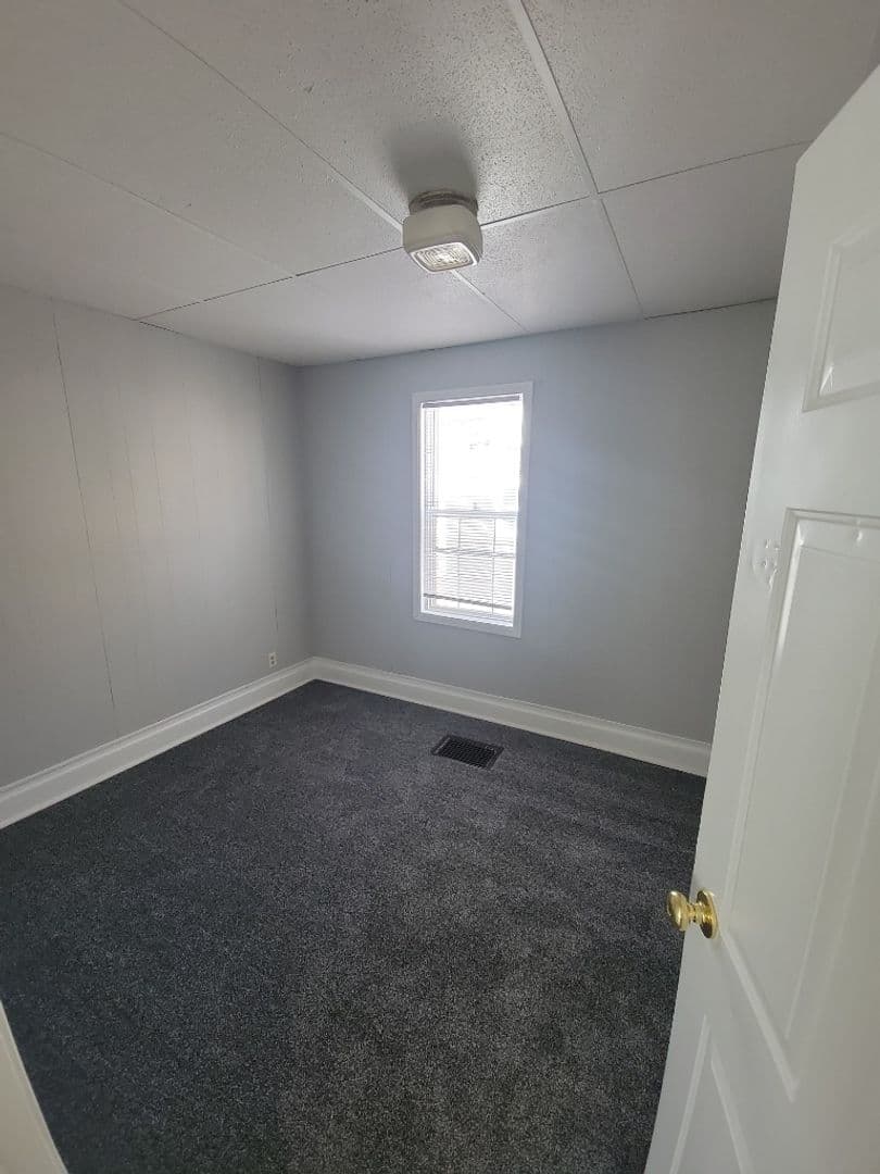 Duluth Apartment: 422 N 27th Ave W