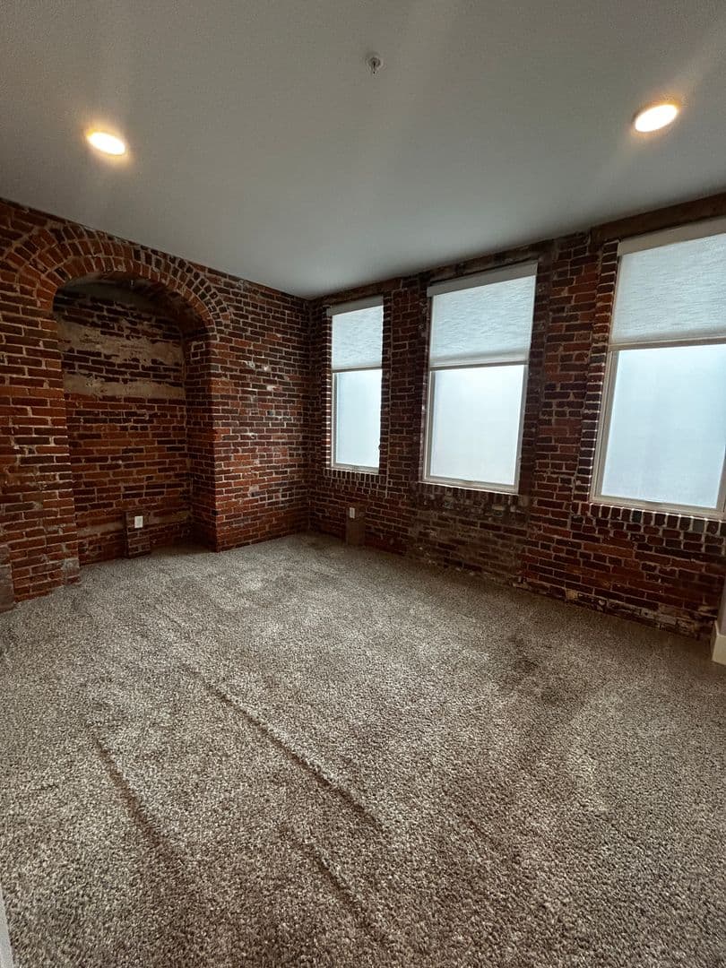 Duluth Apartment: 1509 E Superior Street