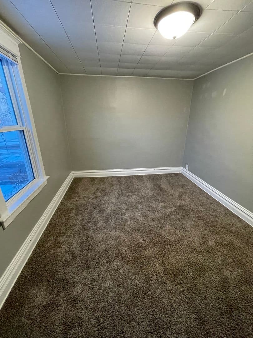 Superior House: 1205 Belknap St