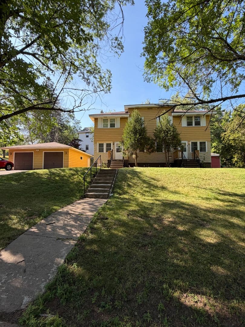 Duluth Apartment: 605 - 607 Leicester Ave