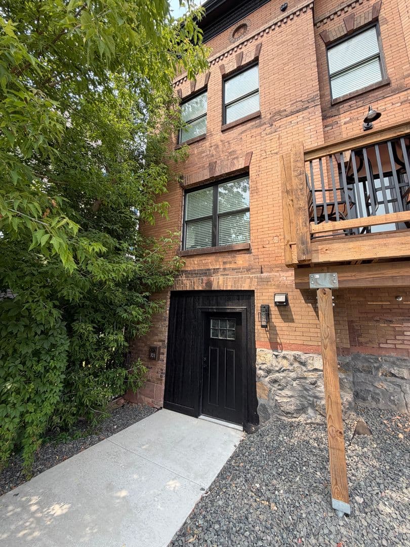 Duluth Apartment: 627 E 4th Street