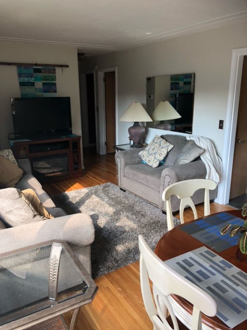 Duluth House: 901 W 6th St
