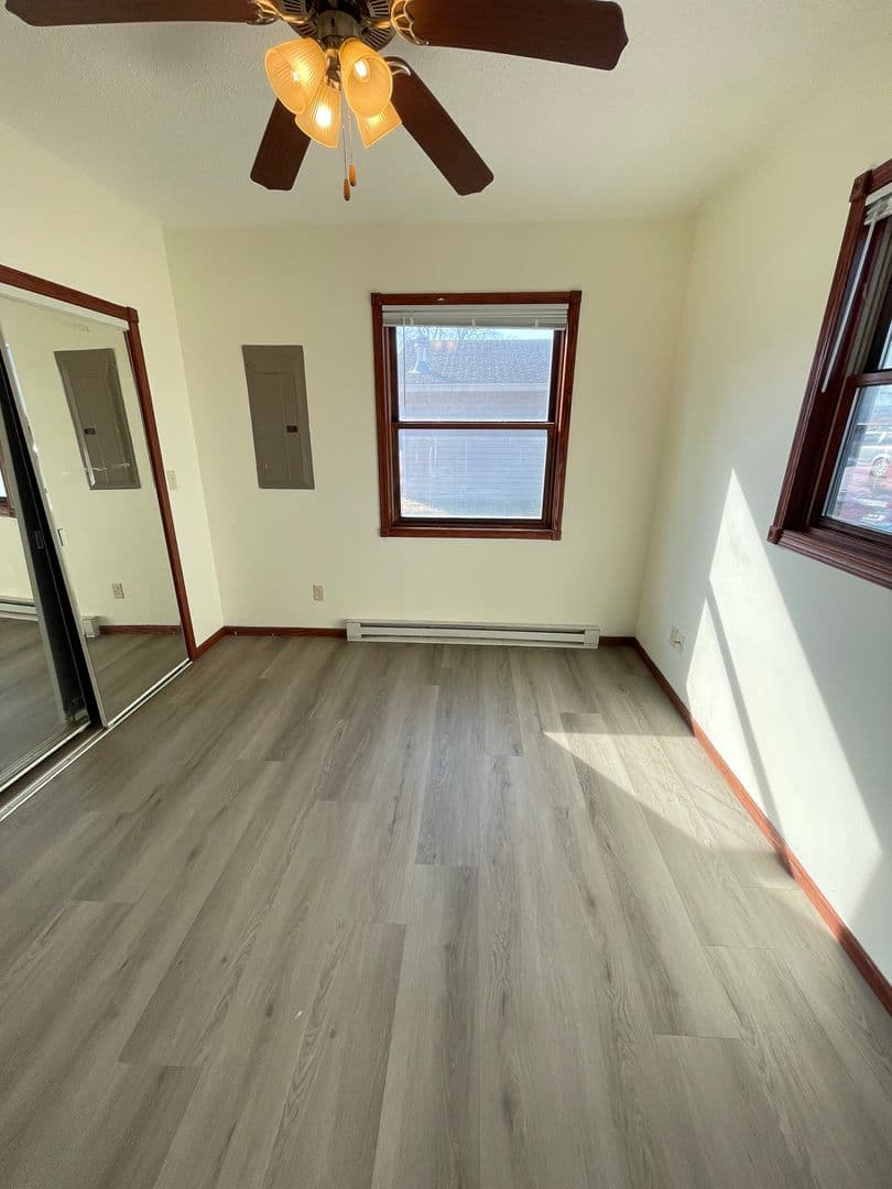 Superior Apartment: 1511-1513 Logan Ave