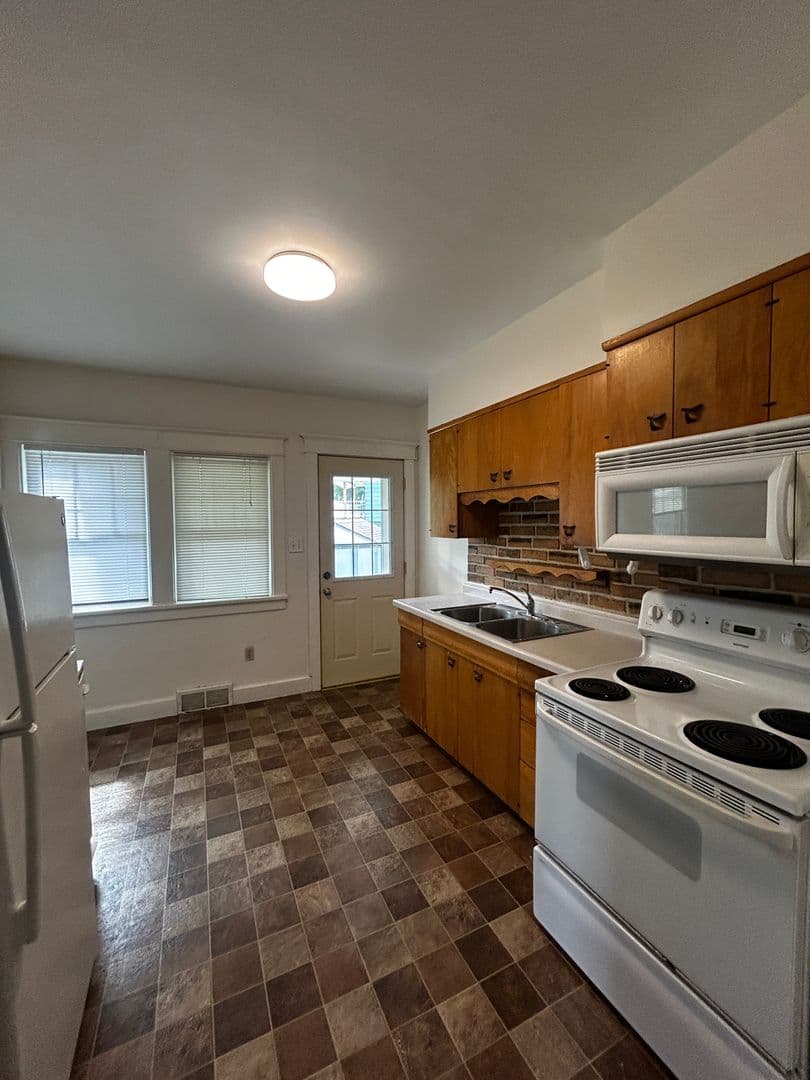 Duluth Apartment: 102 - 104 Morley Pkwy