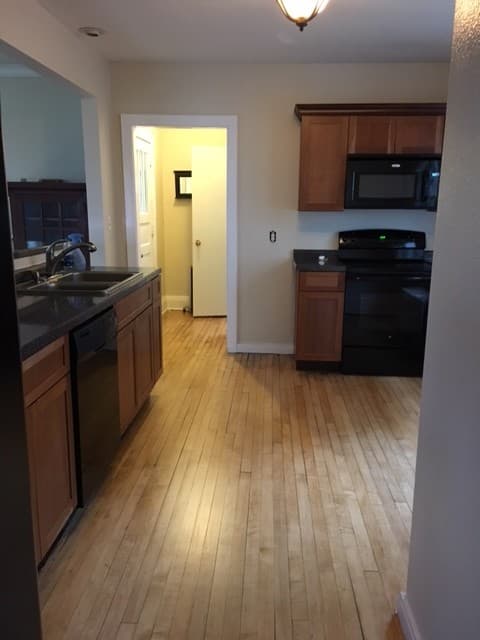 Duluth House: 923 E 8th Street