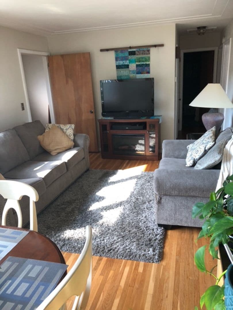 Duluth House: 901 W 6th St