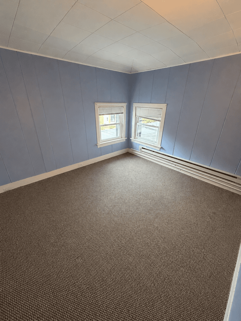 Duluth Apartment: 4428 E Superior St