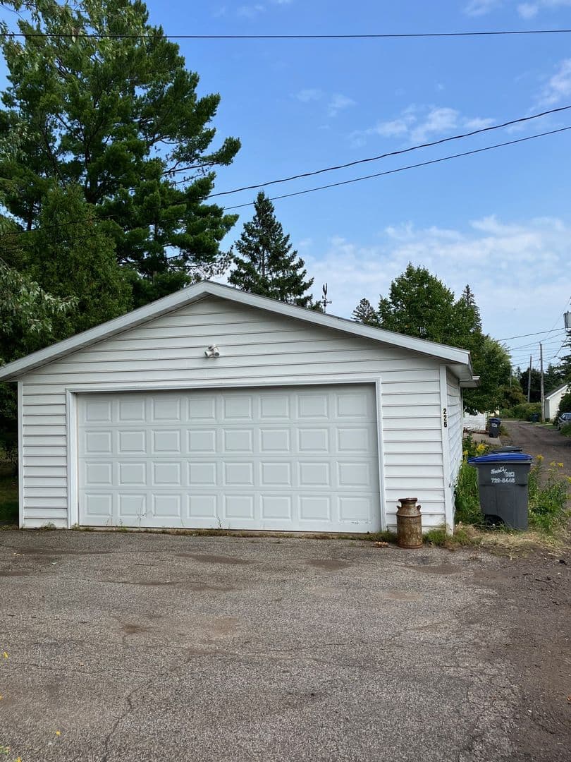 Duluth House: 226 W Kent Road