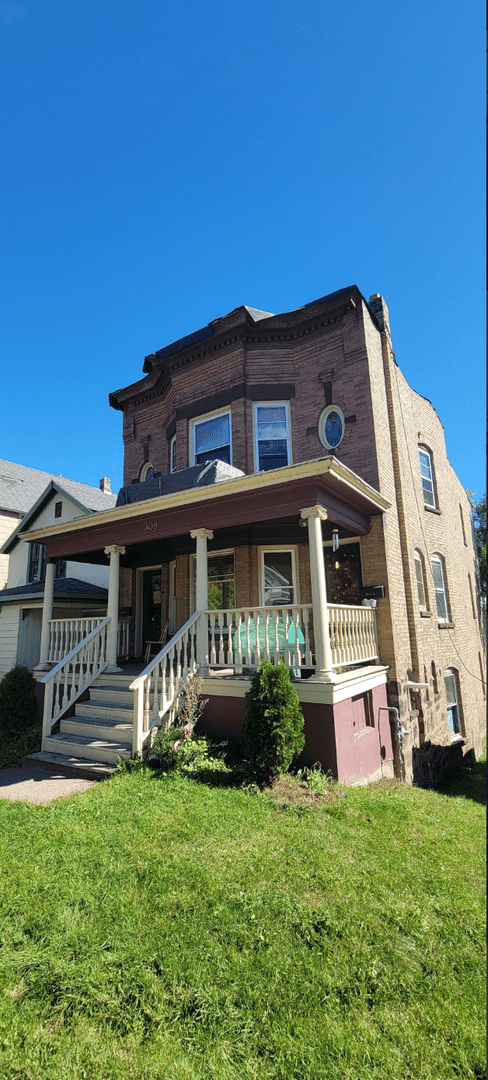 Duluth Apartment: 308 E 5th St