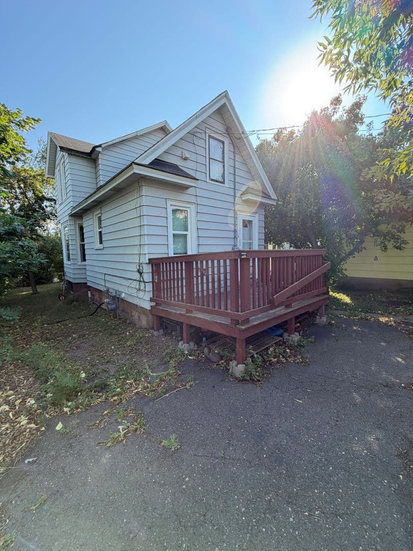 Duluth House: 3151 Vernon St