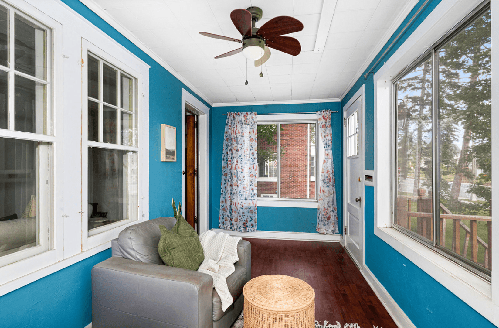 Duluth House: 2327 E 4th St