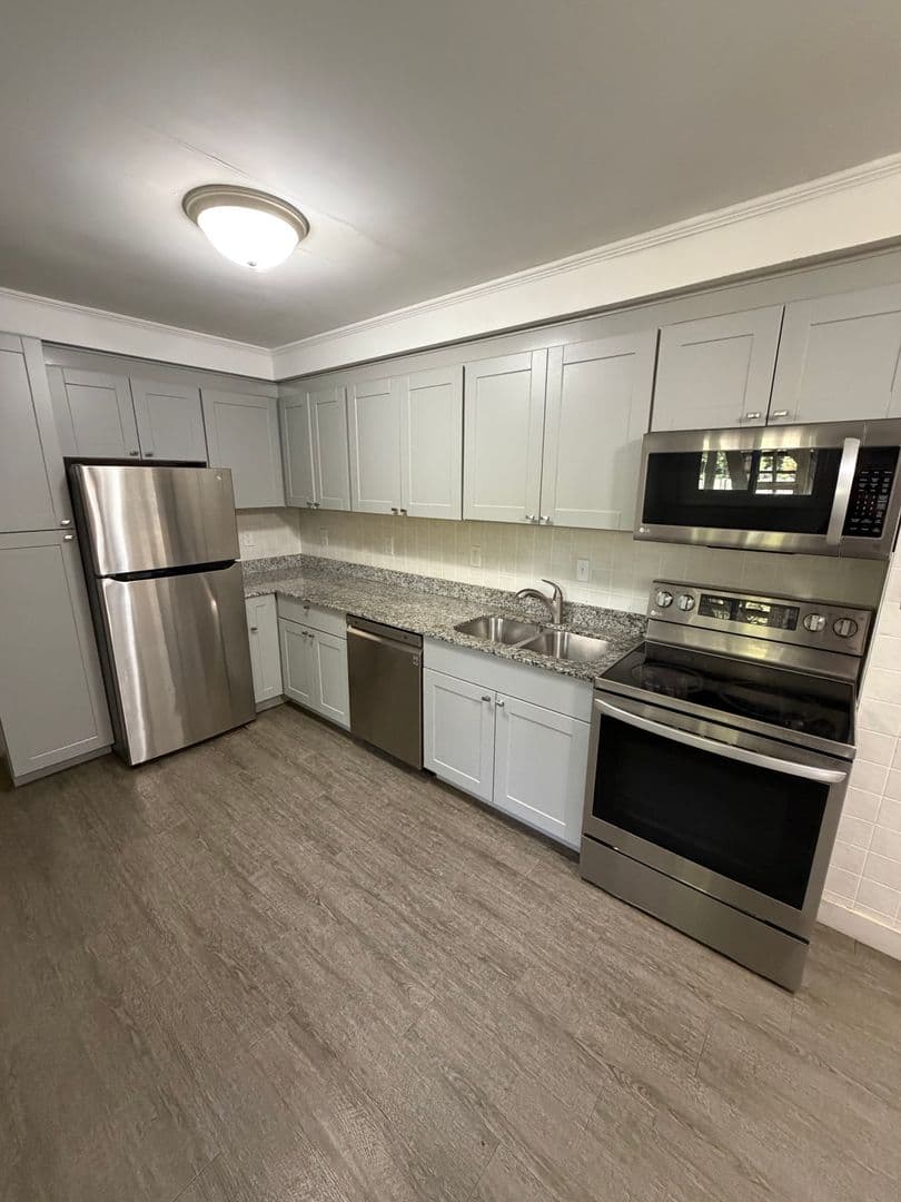 Duluth Apartment: 4729 McCulloch St
