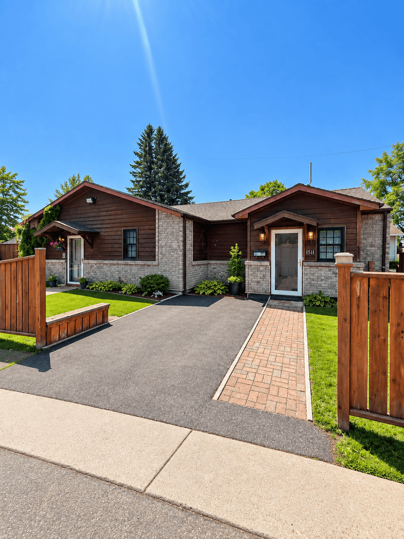 Superior Apartment: 1511-1513 Logan Ave