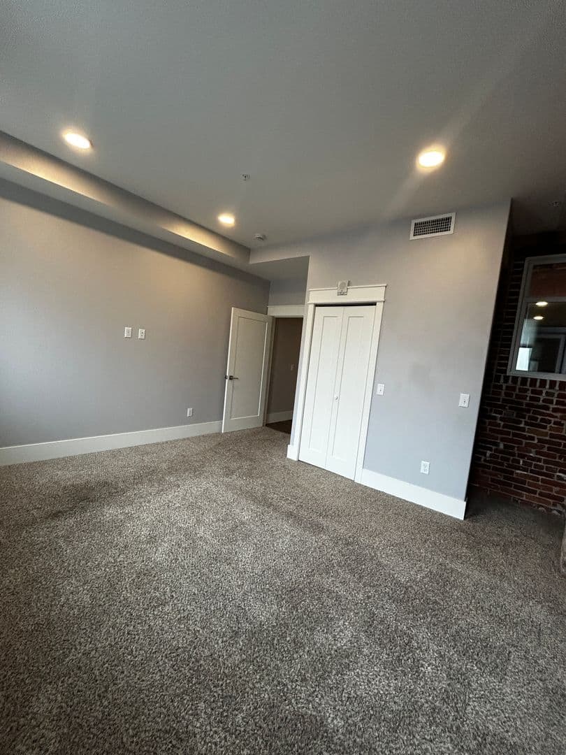 Duluth Apartment: 1509 E Superior Street