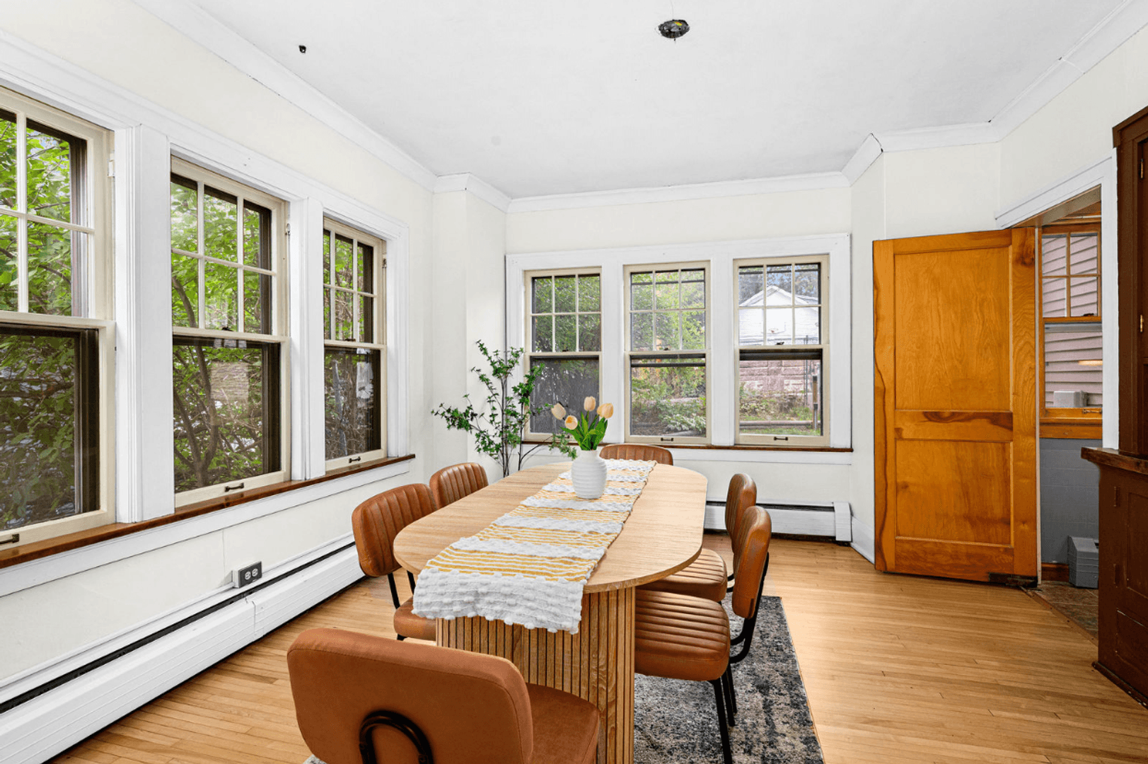 Duluth House: 2327 E 4th St