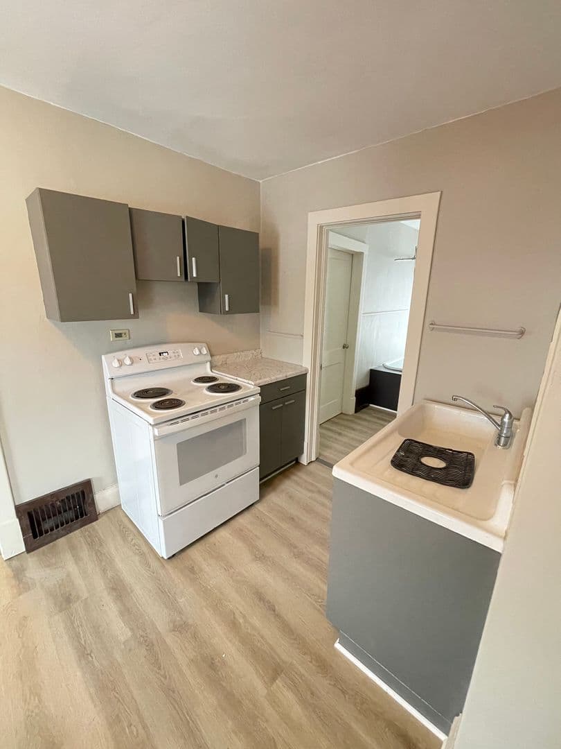 Duluth Apartment: 606 N 60th Ave W