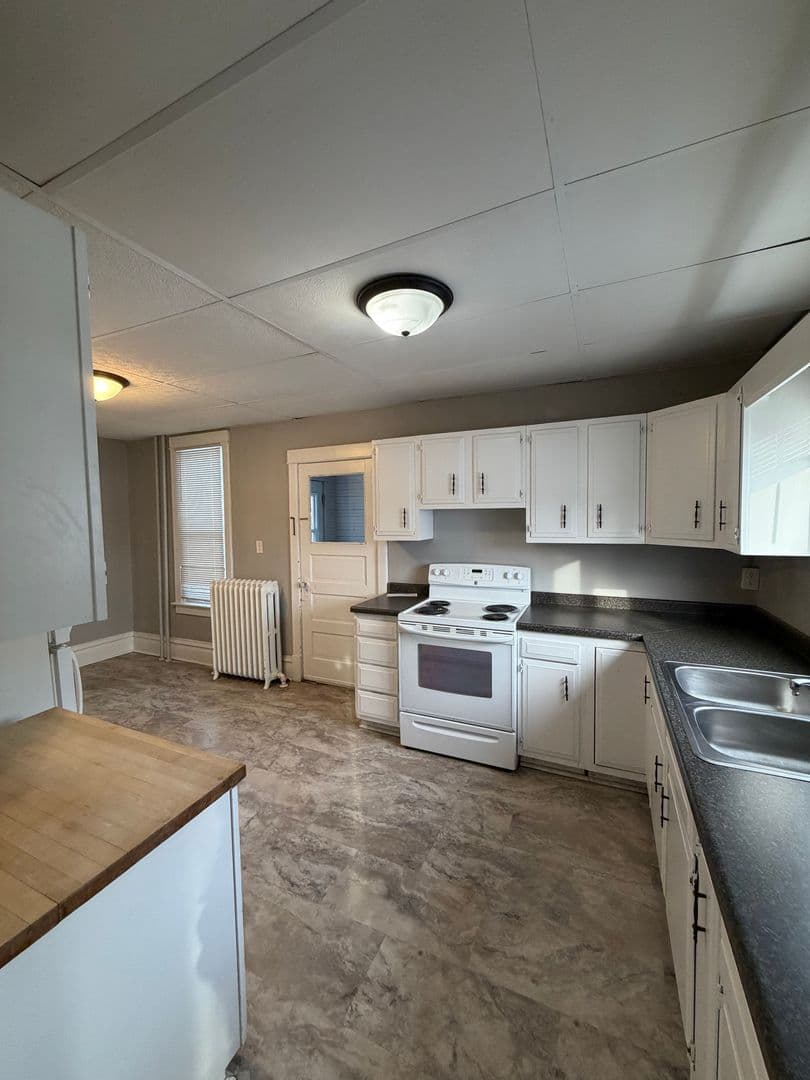 Superior House: 1205 Belknap St