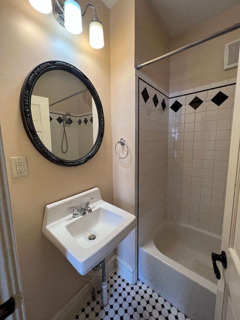 Duluth Apartment: 322-324 E 5th St