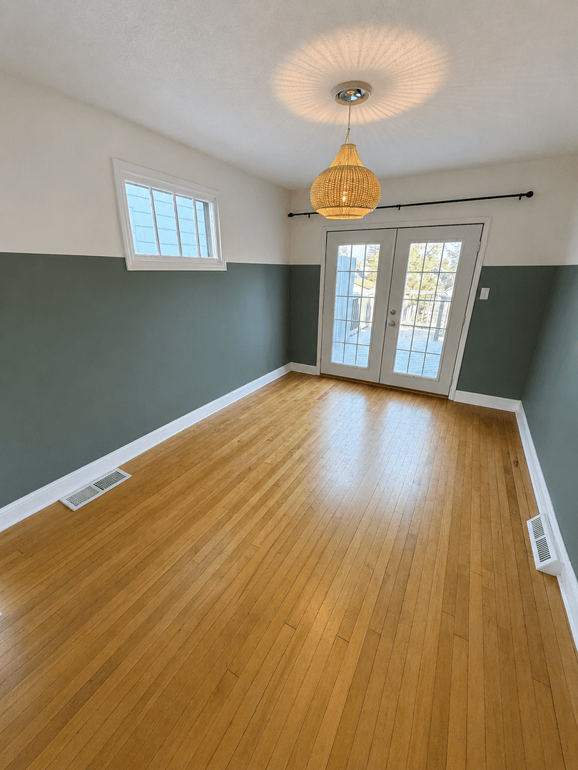 Duluth House: 1310 E 10th St
