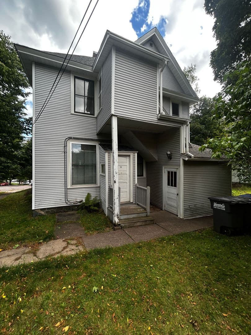 Duluth Apartment: 1531 Jefferson St