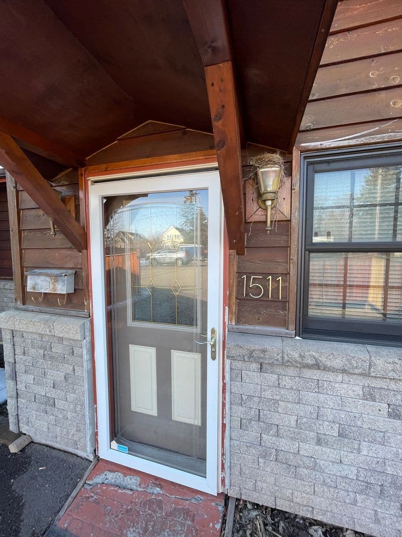 Superior Apartment: 1511-1513 Logan Ave
