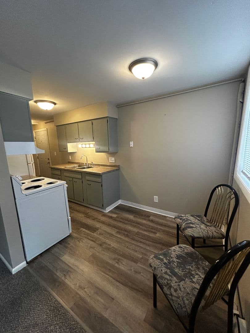 Duluth Apartment: 1807 E 3rd St