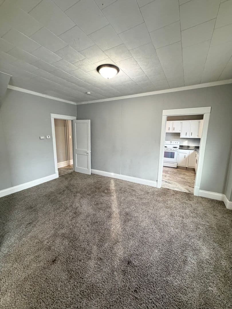 Superior House: 1205 Belknap St