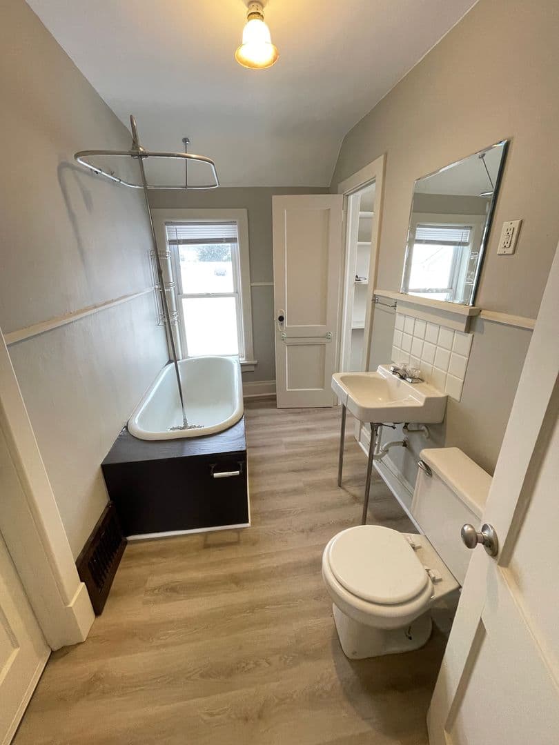 Duluth Apartment: 606 N 60th Ave W