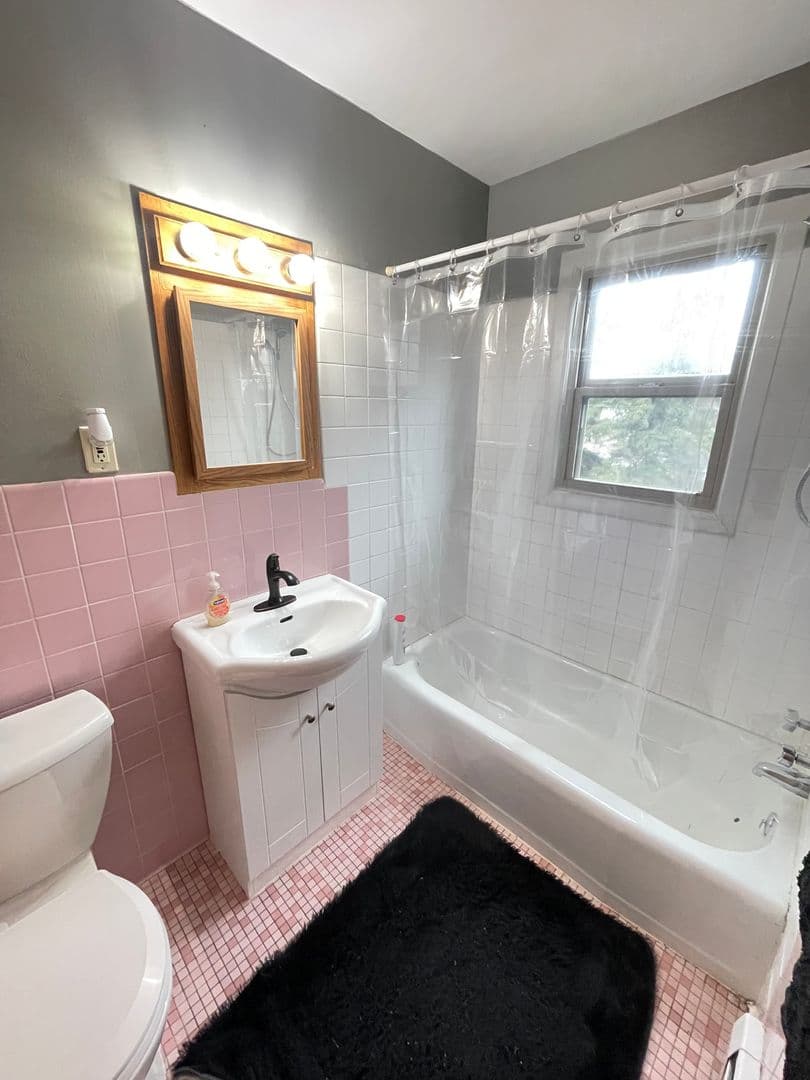 Duluth Apartment: 25 W Redwing St