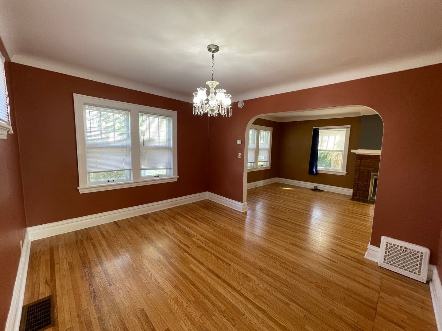 Duluth House: 226 W Kent Road
