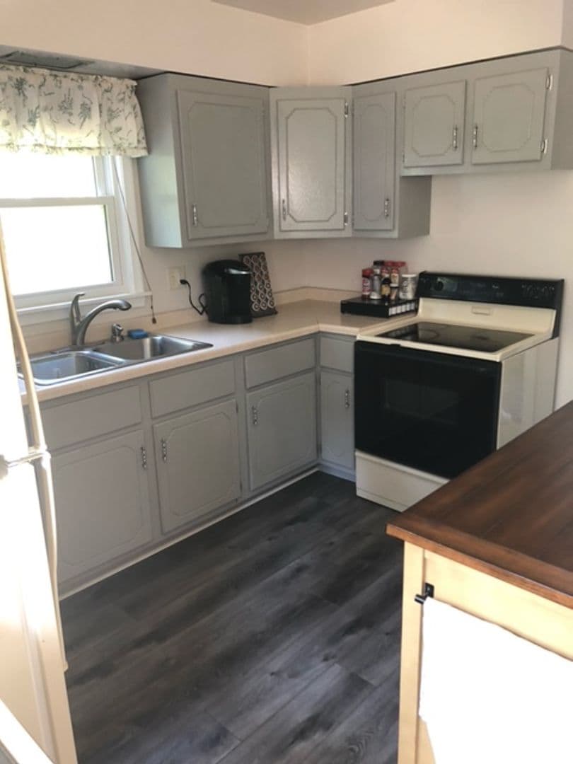 Duluth House: 901 W 6th St