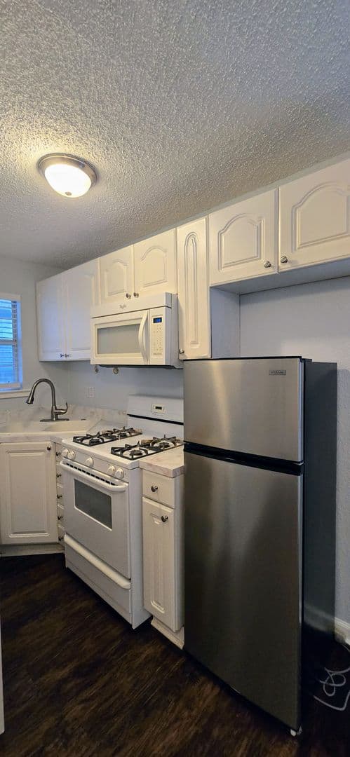 Fort Worth House: 2861 W Devitt St