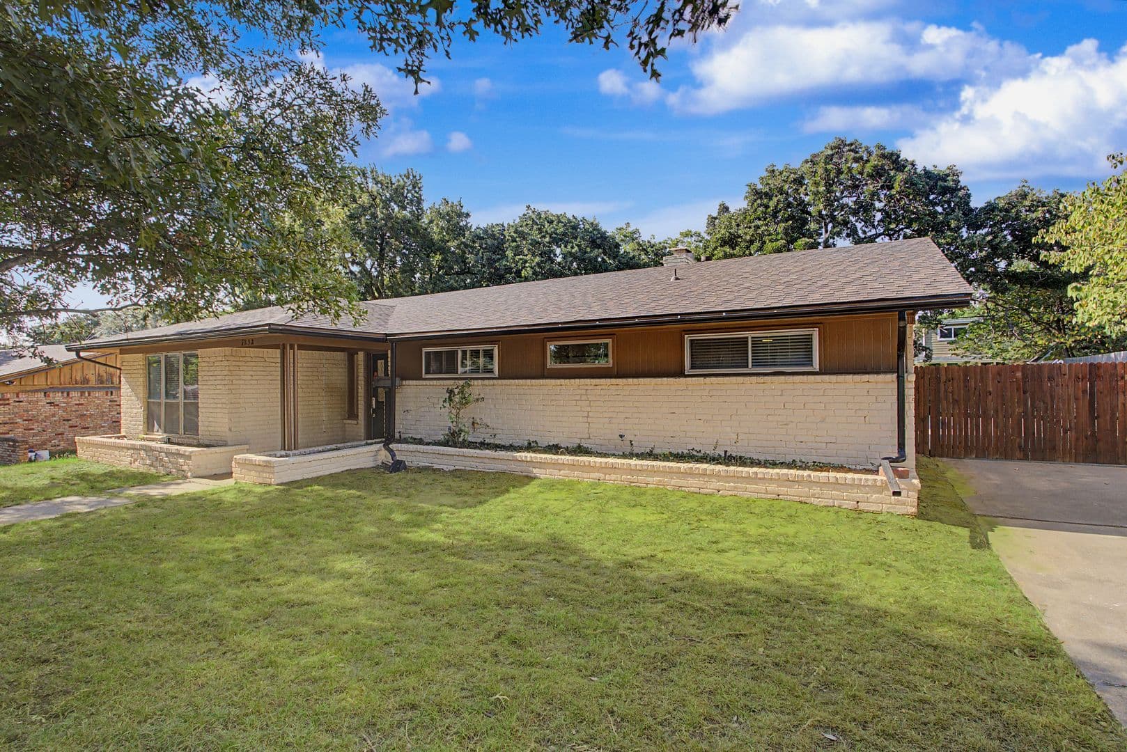 Fort Worth House: 7232 Monterrey Dr