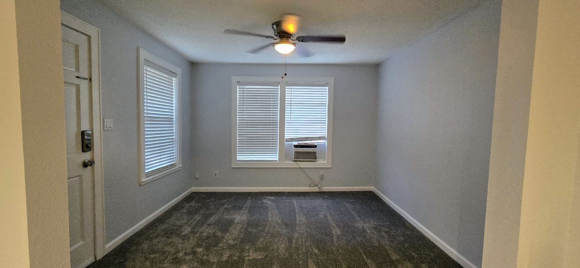 Fort Worth House: 2861 W Devitt St