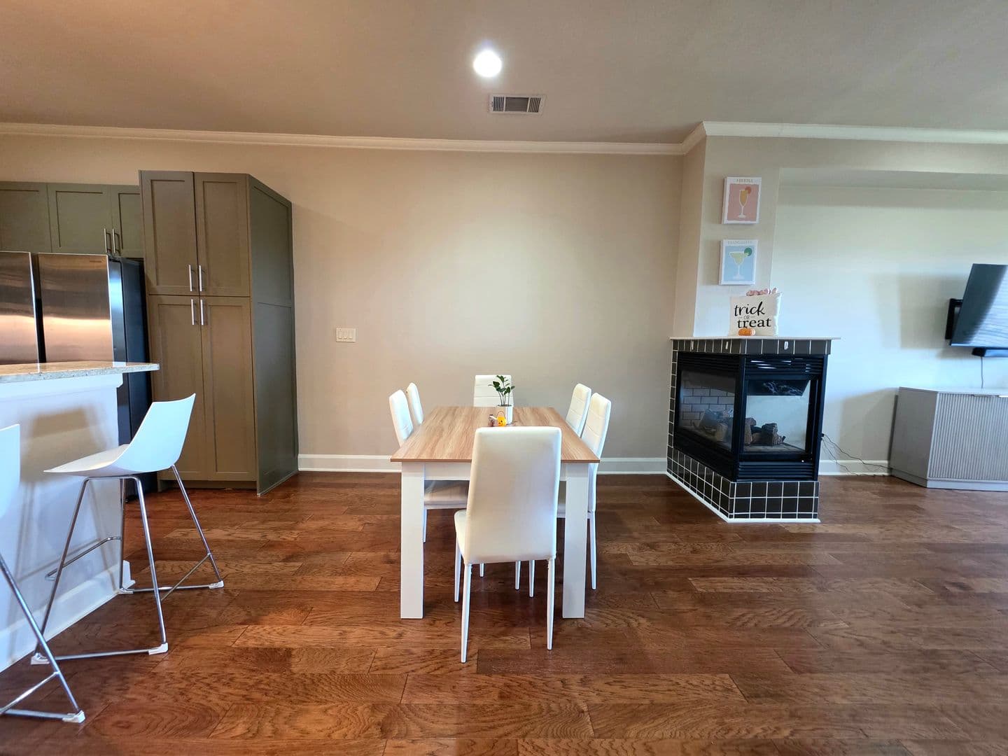 Fort Worth House: 2800 Sandage Ave. #206