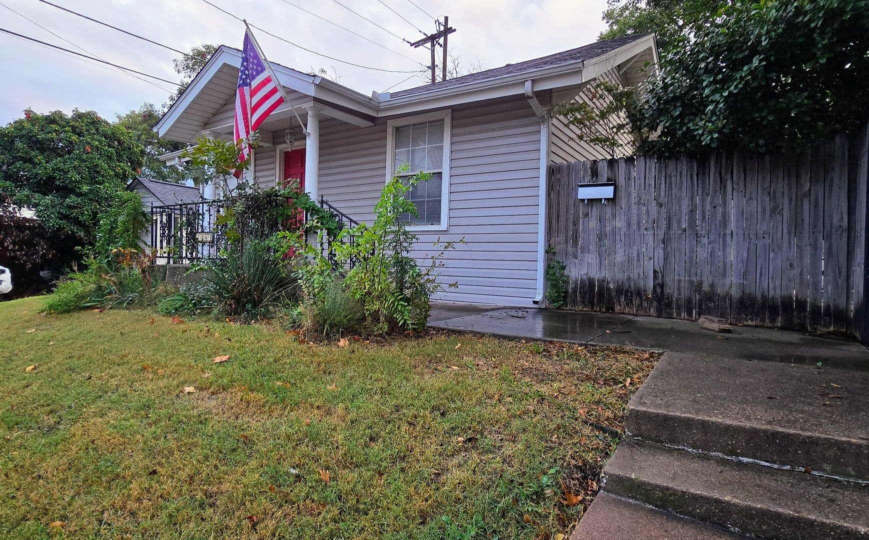 Fort Worth House: 2861 W Devitt St