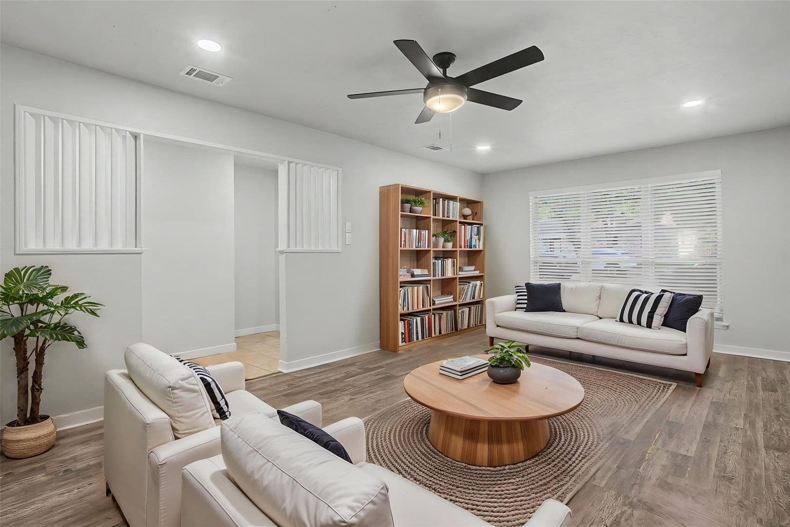 Fort Worth House: 7232 Monterrey Dr