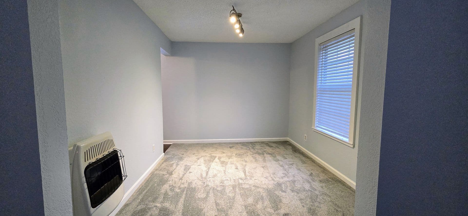 Fort Worth House: 2861 W Devitt St
