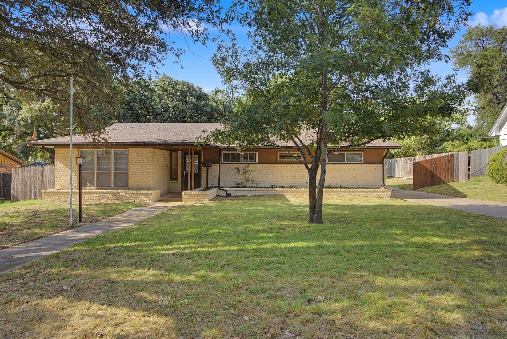 Fort Worth House: 7232 Monterrey Dr